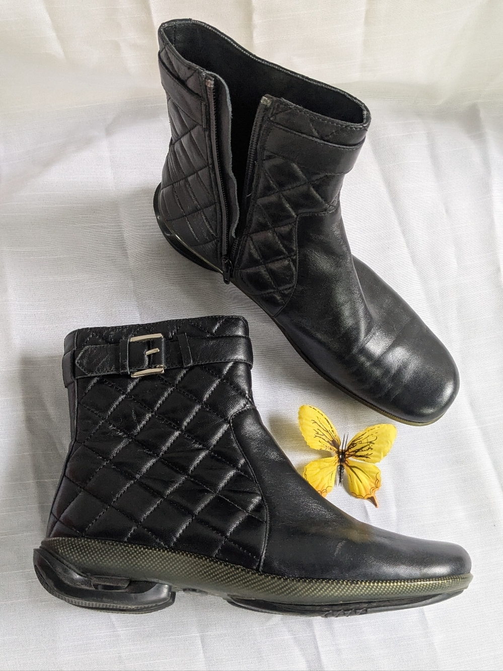ASGI black quilted leather ankle boots. Sz 7M